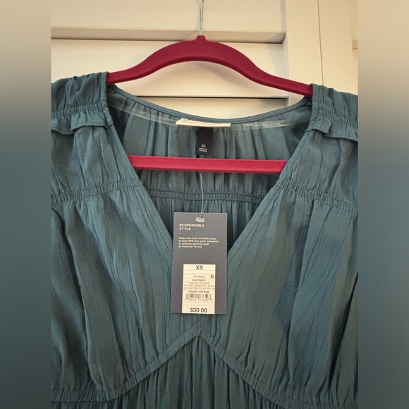 Universal Threads Dress - Picture 2 of 3